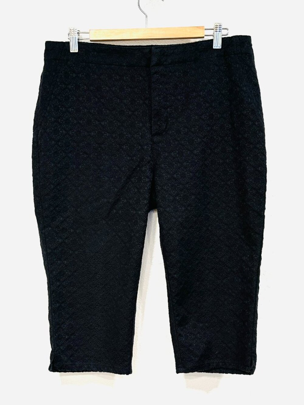 NYDJ Skimmer Capri Pants Black Textured Stretch Lift Tuck Tech W35xL16.5 Size 14